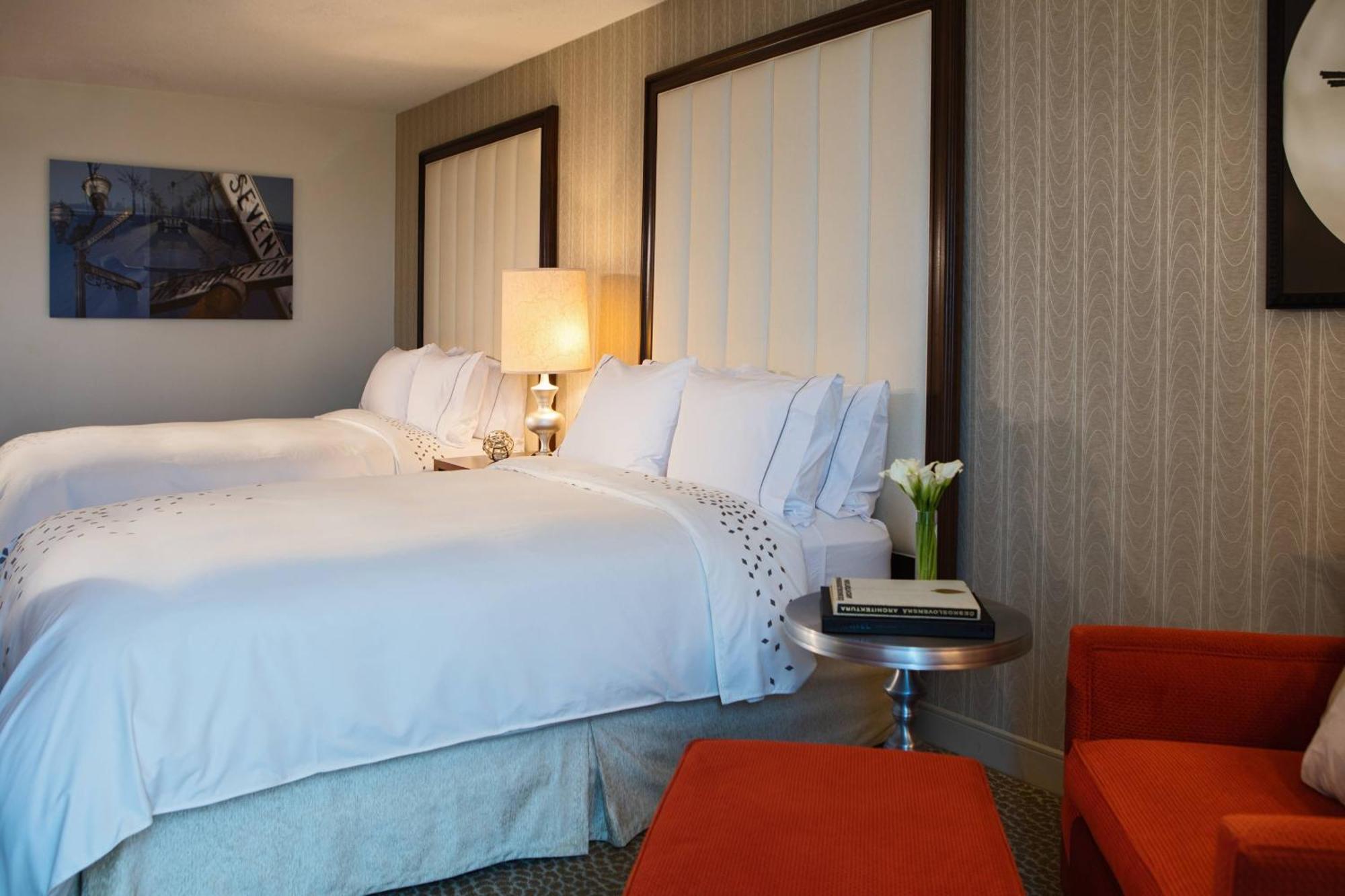 Hotel Renaissance Newark Airport 3*