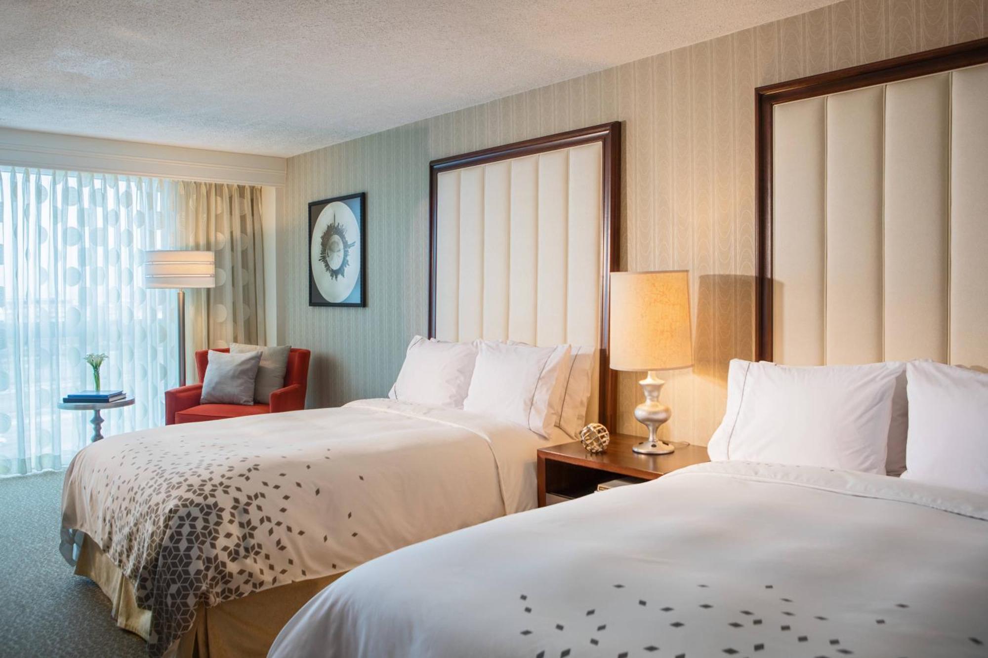 Renaissance Newark Airport Hotel 3*