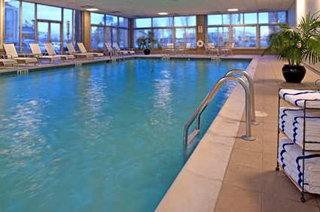 Renaissance Newark Airport 3*