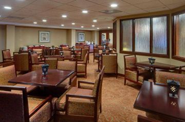 Renaissance Newark Airport 3*