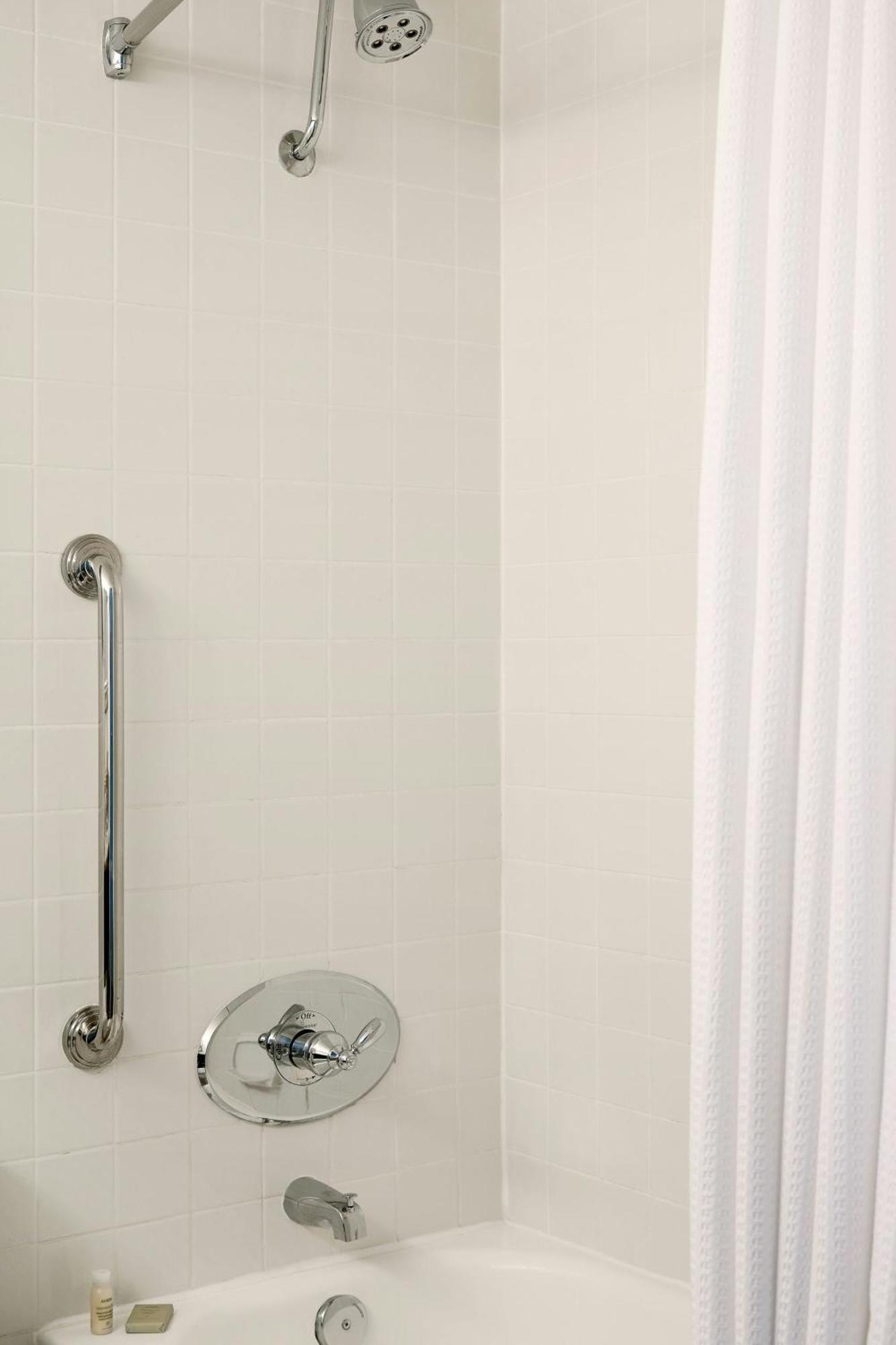 Renaissance Newark Airport Hotel 3*