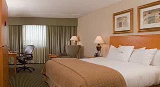 Renaissance Newark Airport Hotel 3*