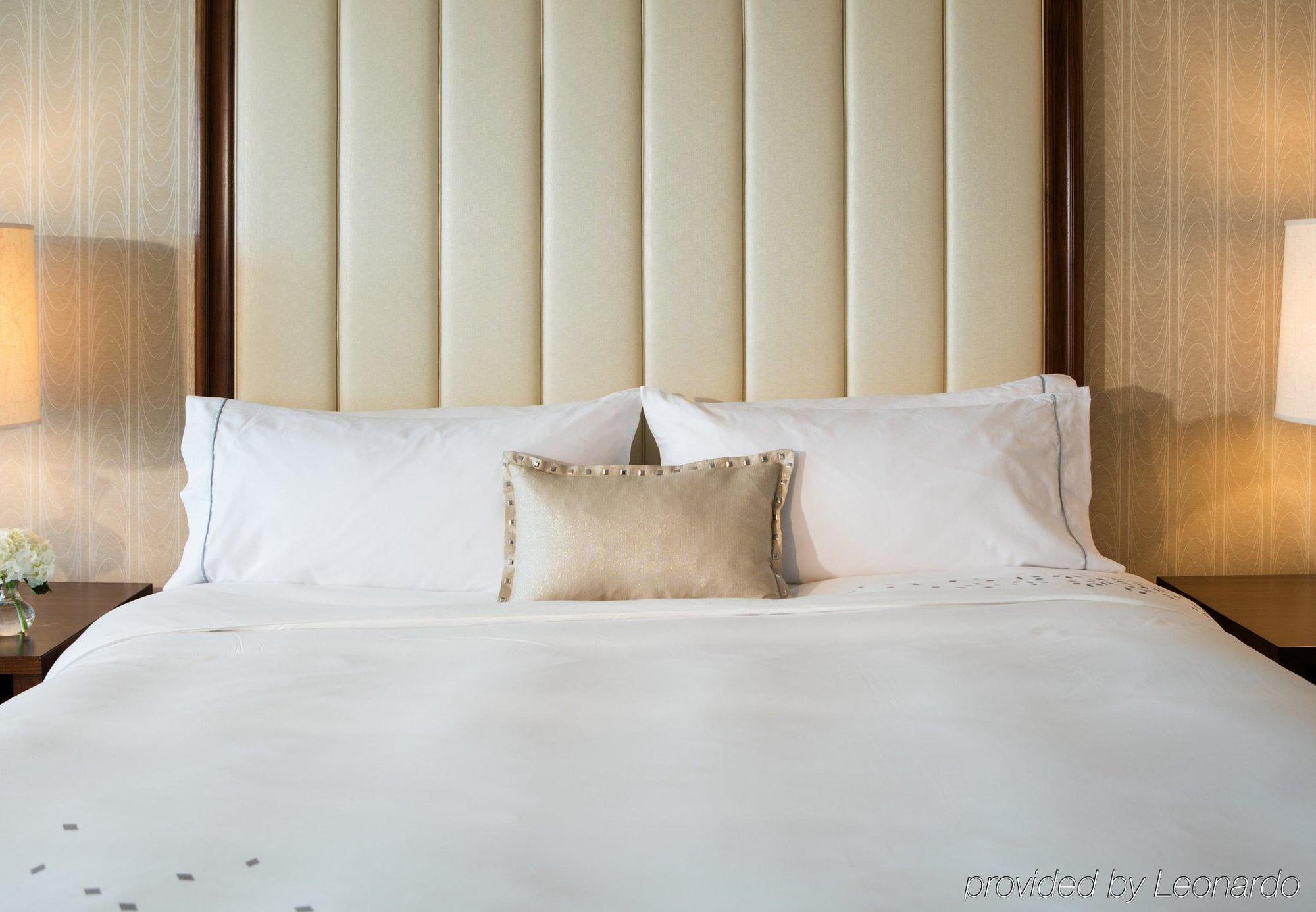 Renaissance Newark Airport 3*