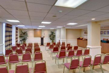 Renaissance Newark Airport Hotel 3*