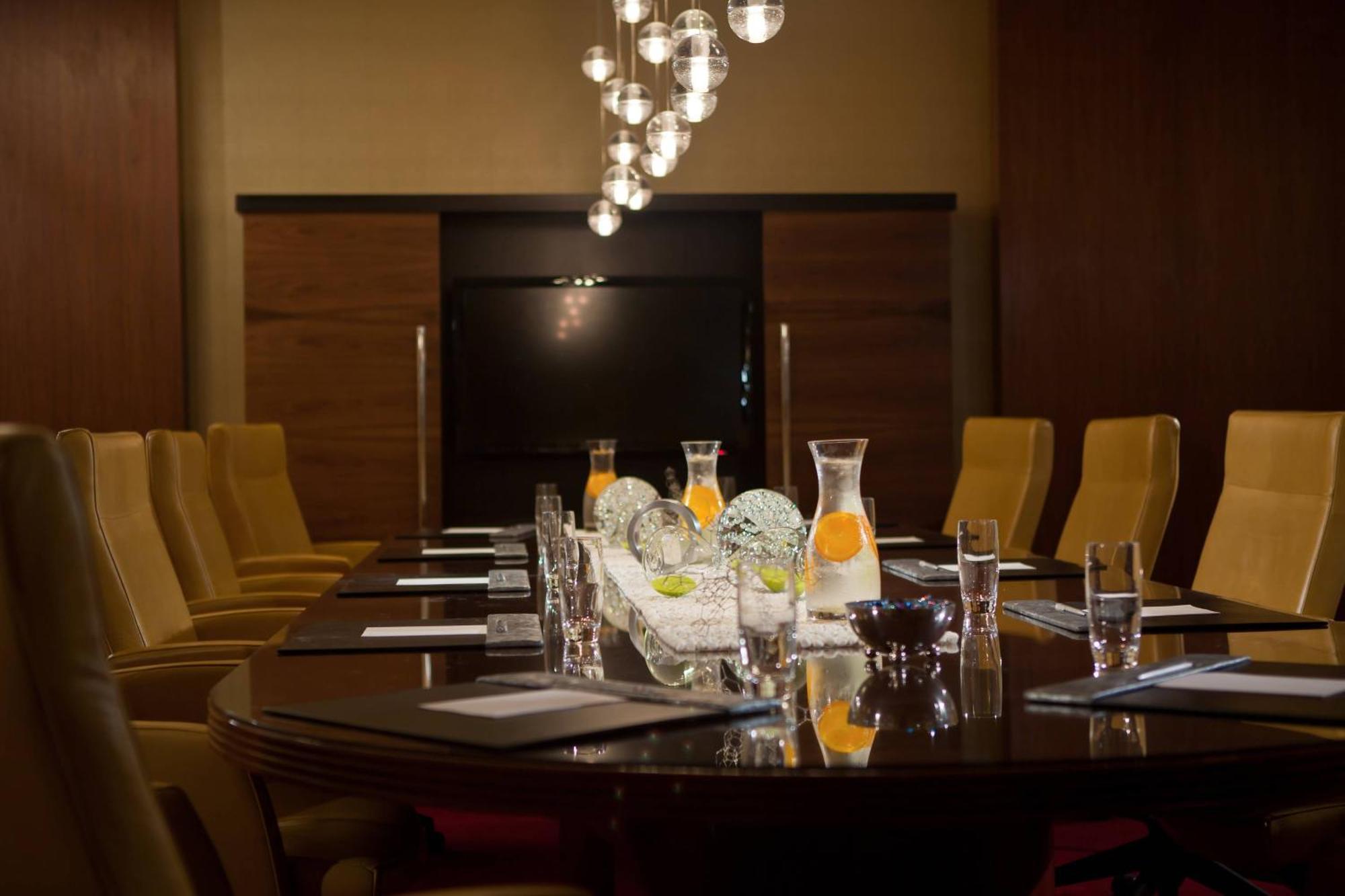 Renaissance Newark Airport Hotel 3*
