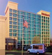 Renaissance Newark Airport 3*